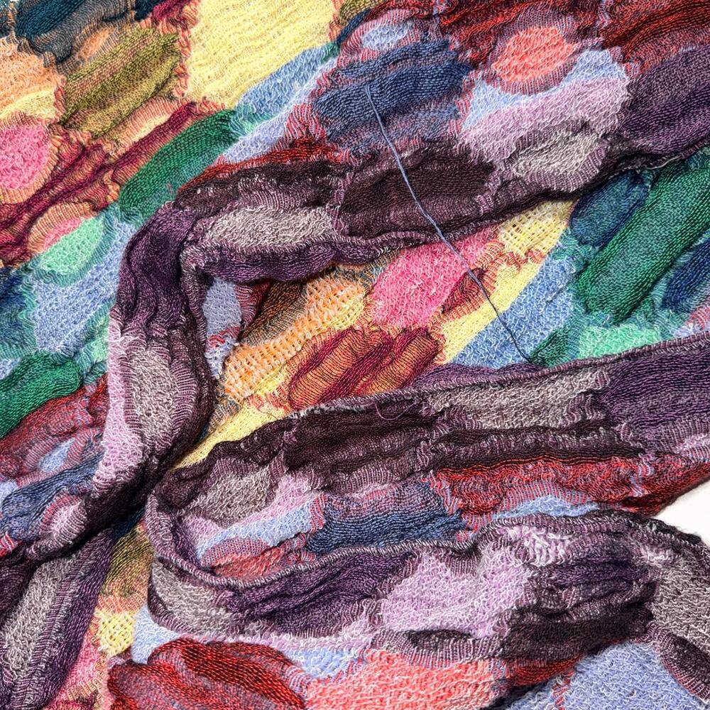 Multicolored hexagonal patterned scarf - Picture 4 of 4